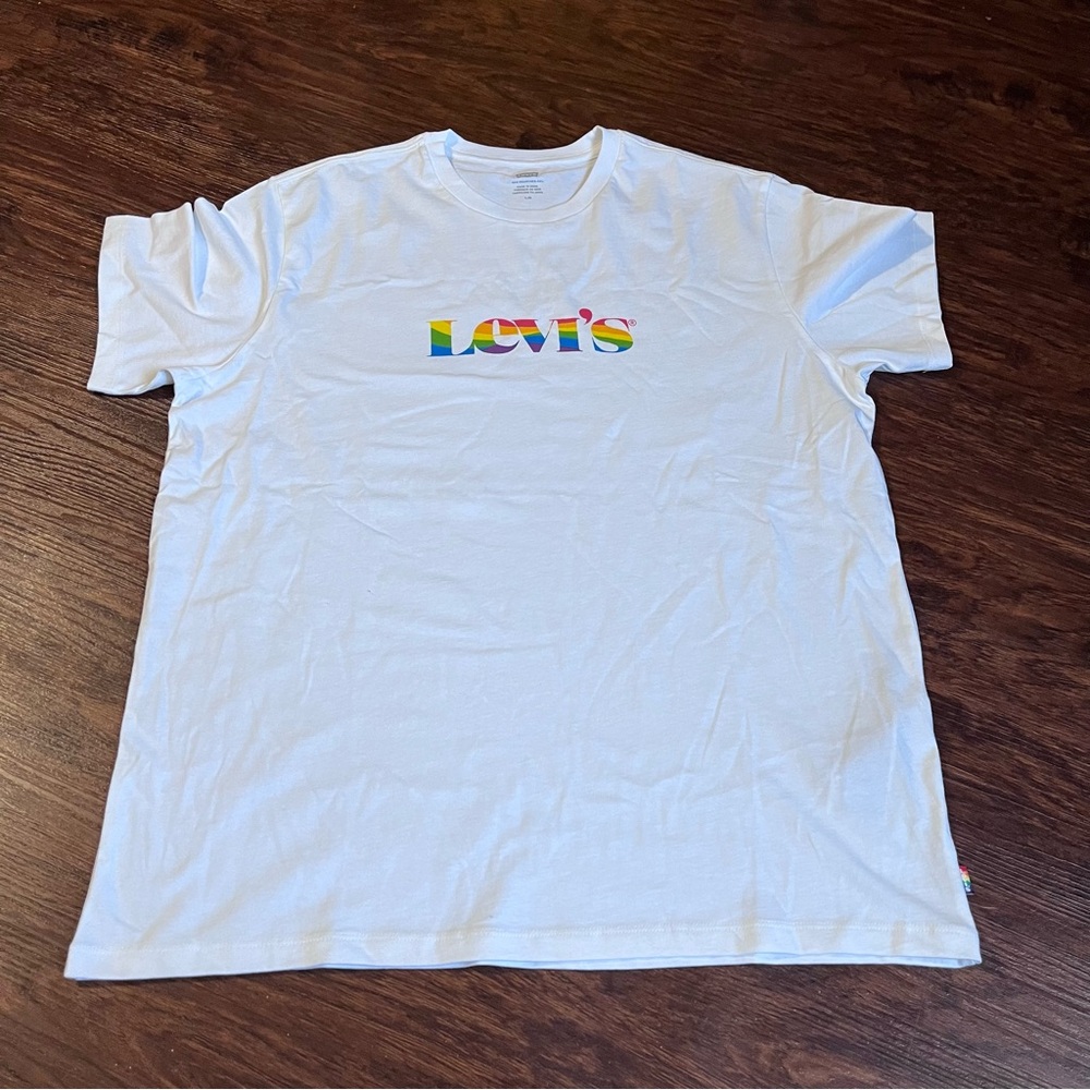 Levi’s Rainbow Pride Cotton T-Shirt 🌈